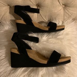 Lucky wedge black sandals